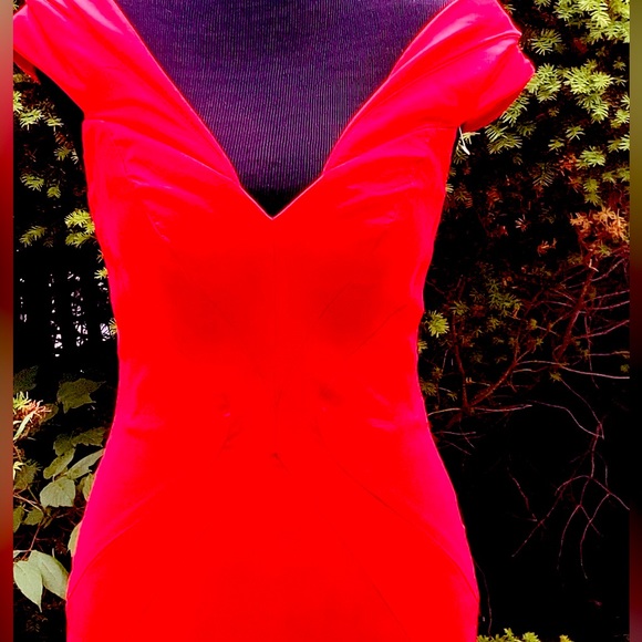 Red sweetheart off/on the shoulder mermaid dress - Picture 10 of 13